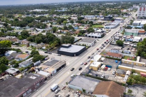 Propiedad comercial en venta en Miami, Florida № 1395172 - foto 3