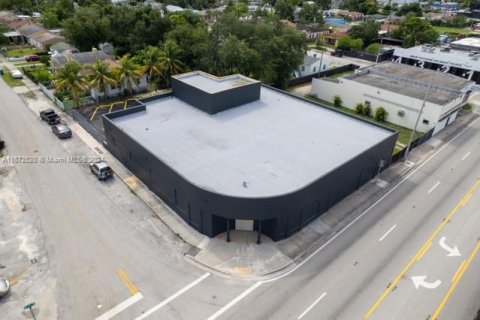 Propiedad comercial en venta en Miami, Florida № 1395172 - foto 6