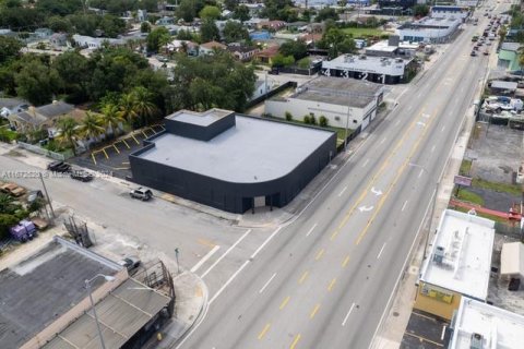 Propiedad comercial en venta en Miami, Florida № 1395172 - foto 1