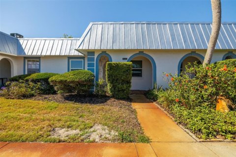 Condominio en venta en New Port Richey, Florida, 2 dormitorios, 77.2 m2 № 1197918 - foto 1