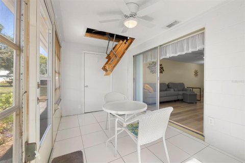 Condominio en venta en New Port Richey, Florida, 2 dormitorios, 77.2 m2 № 1197918 - foto 19