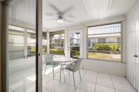 Condominio en venta en New Port Richey, Florida, 2 dormitorios, 77.2 m2 № 1197918 - foto 18