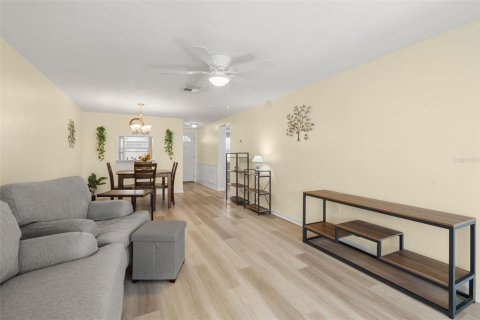 Condominio en venta en New Port Richey, Florida, 2 dormitorios, 77.2 m2 № 1197918 - foto 13