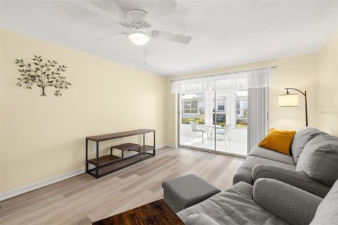 Condominio en venta en New Port Richey, Florida, 2 dormitorios, 77.2 m2 № 1197918 - foto 11