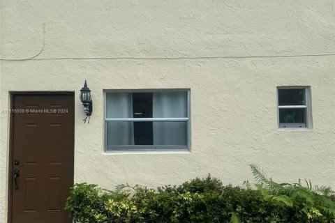 Townhouse in Margate, Florida 2 bedrooms, 107.4 sq.m. № 1237156 - photo 1