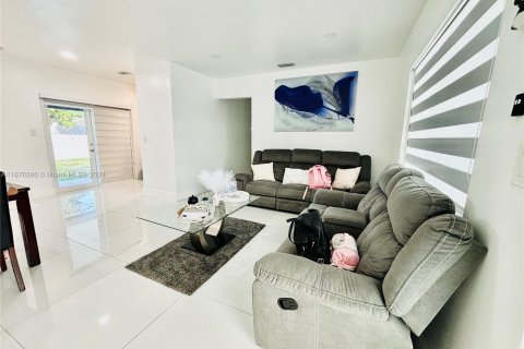 Casa en venta en Miami, Florida, 3 dormitorios, 112.6 m2 № 1401302 - foto 6