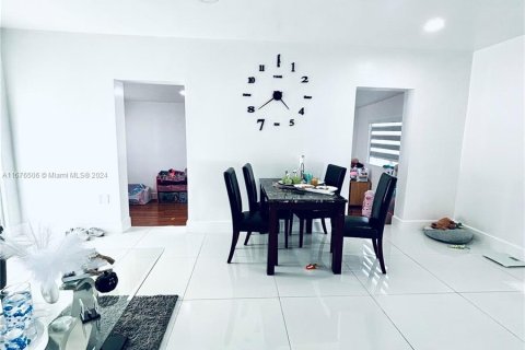 Casa en venta en Miami, Florida, 3 dormitorios, 112.6 m2 № 1401302 - foto 8