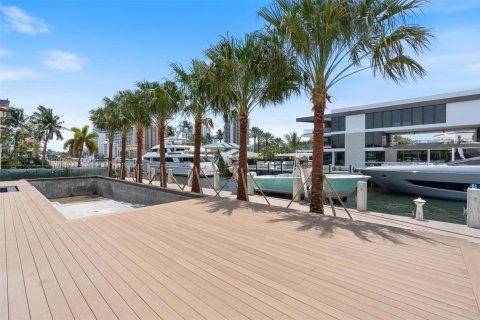 Villa ou maison à vendre à Fort Lauderdale, Floride: 6 chambres, 624.77 m2 № 1178176 - photo 1