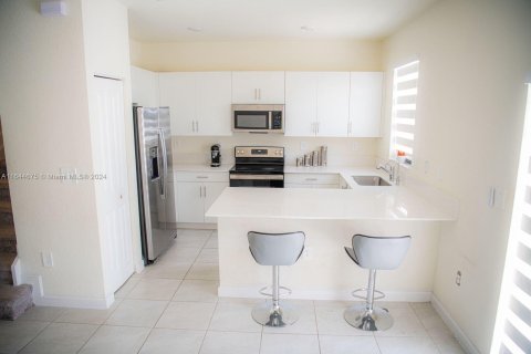 Townhouse in Hialeah, Florida 3 bedrooms, 137.77 sq.m. № 1329262 - photo 13