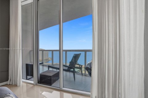 Condo in Miami, Florida, 1 bedroom  № 1401119 - photo 15