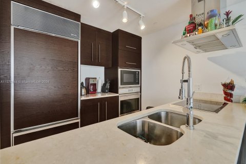 Condo in Miami, Florida, 1 bedroom  № 1401119 - photo 30