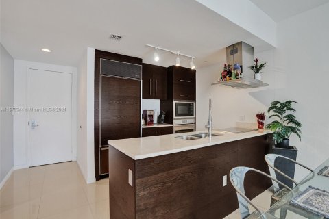 Condo in Miami, Florida, 1 bedroom  № 1401119 - photo 28