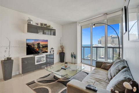 Condo in Miami, Florida, 1 bedroom  № 1401119 - photo 1