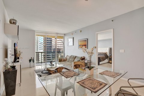 Condo in Miami, Florida, 1 bedroom  № 1401119 - photo 2