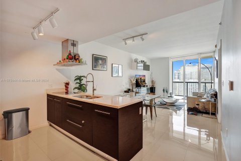 Condo in Miami, Florida, 1 bedroom  № 1401119 - photo 27