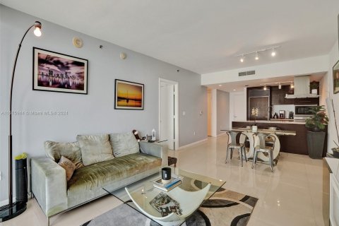 Condo in Miami, Florida, 1 bedroom  № 1401119 - photo 9