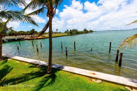 Condo in Miami, Florida, 2 bedrooms  № 1401121 - photo 6