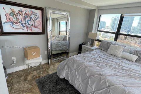 Condo in Miami, Florida, 2 bedrooms  № 1401121 - photo 8