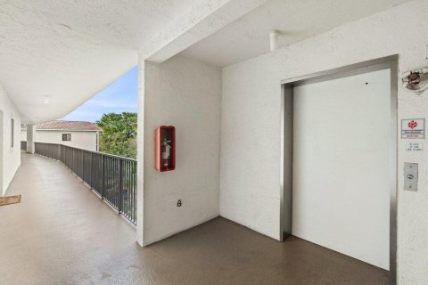 Condo in Delray Beach, Florida, 2 bedrooms  № 1179432 - photo 1