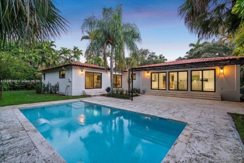 House in Miami Shores, Florida 4 bedrooms, 290.78 sq.m. № 873856 - photo 1