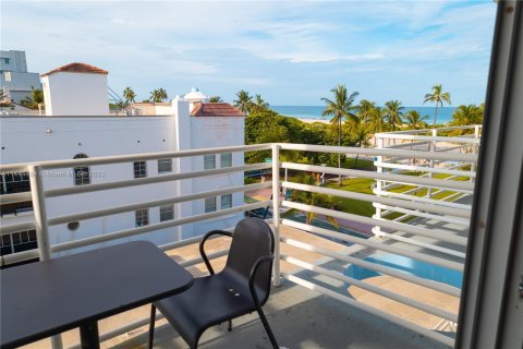 Condo in Miami Beach, Florida, 1 bedroom  № 693040 - photo 9