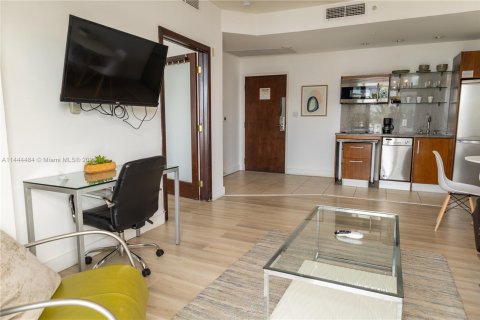 Condo in Miami Beach, Florida, 1 bedroom  № 693040 - photo 26