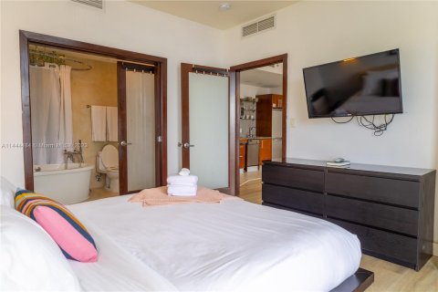 Condo in Miami Beach, Florida, 1 bedroom  № 693040 - photo 14