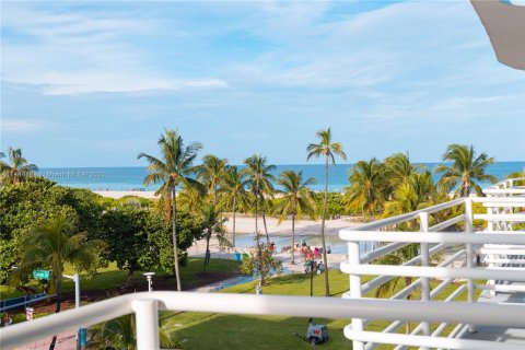 Condo in Miami Beach, Florida, 1 bedroom  № 693040 - photo 13