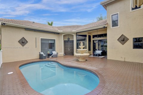 Casa en venta en Coral Springs, Florida, 6 dormitorios, 275.27 m2 № 1158868 - foto 9