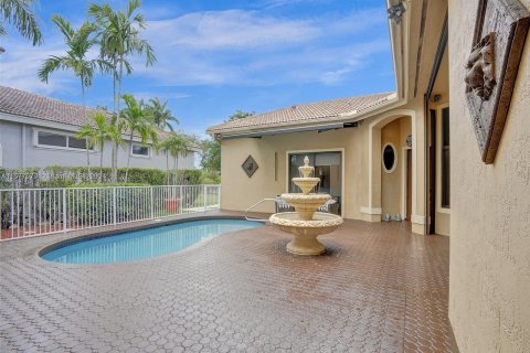 Villa ou maison à vendre à Coral Springs, Floride: 6 chambres, 275.27 m2 № 1158868 - photo 4