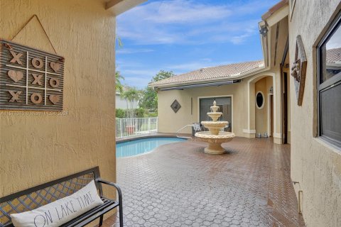 Villa ou maison à vendre à Coral Springs, Floride: 6 chambres, 275.27 m2 № 1158868 - photo 3