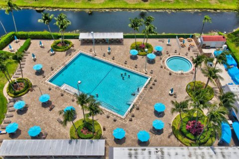 Villa ou maison à vendre à Delray Beach, Floride: 2 chambres, 82.03 m2 № 759100 - photo 4