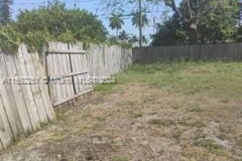 House in Opa-locka, Florida 3 bedrooms, 89.19 sq.m. № 1316700 - photo 13