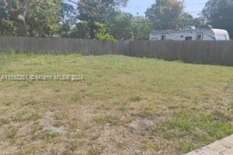 House in Opa-locka, Florida 3 bedrooms, 89.19 sq.m. № 1316700 - photo 15