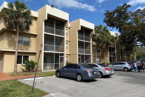 Copropriété à vendre à Sunrise, Floride: 2 chambres, 116.31 m2 № 911486 - photo 2
