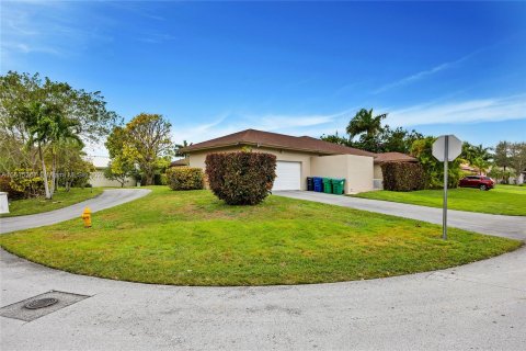 Villa ou maison à vendre à Palmetto Bay, Floride: 5 chambres, 348.94 m2 № 951690 - photo 3