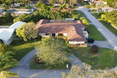 Villa ou maison à vendre à Palmetto Bay, Floride: 5 chambres, 348.94 m2 № 951690 - photo 1