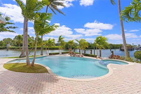 House in North Palm Beach, Florida 5 bedrooms, 428.37 sq.m. № 1162295 - photo 3