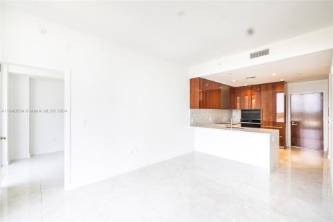 Condo in Miami, Florida, 2 bedrooms  № 1318805 - photo 1