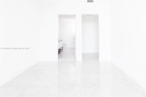 Condo in Miami, Florida, 2 bedrooms  № 1318805 - photo 14