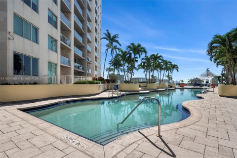 Condo in Miami, Florida, 2 bedrooms  № 1187474 - photo 22