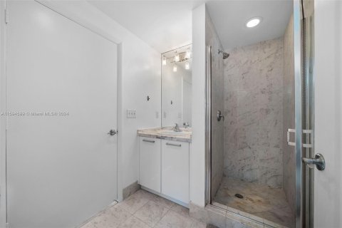 Condo in Miami, Florida, 2 bedrooms  № 1187474 - photo 16