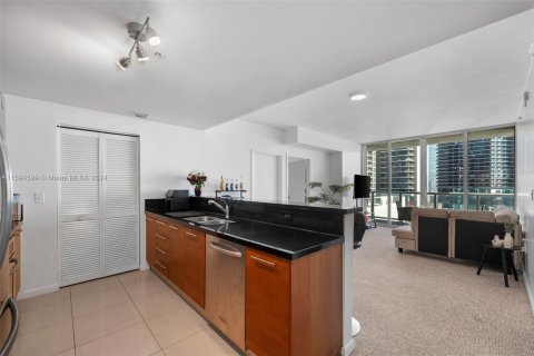 Condo in Miami, Florida, 2 bedrooms  № 1187474 - photo 5