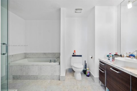 Condo in Miami, Florida, 2 bedrooms  № 1187474 - photo 13