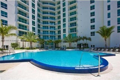 Condominio en venta en Miami, Florida, 1 dormitorio, 96.06 m2 № 951634 - foto 2