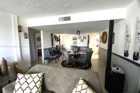 Condominio en venta en Hialeah Gardens, Florida, 3 dormitorios, 118.91 m2 № 1104031 - foto 18