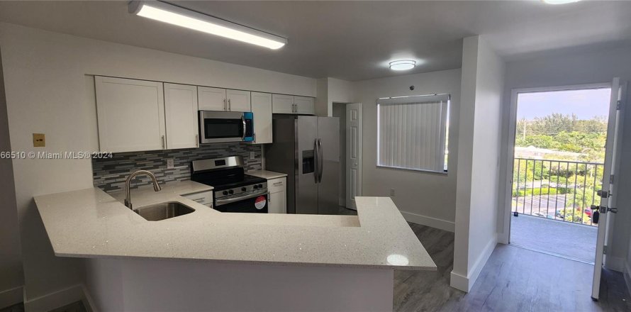 Condominio en Pompano Beach, Florida, 2 dormitorios  № 1103948