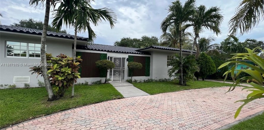 House in Miami, Florida 4 bedrooms, 241.45 sq.m. № 1103947