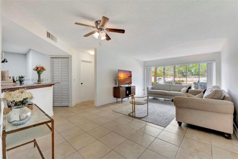 Copropriété à vendre à Coral Springs, Floride: 2 chambres, 91.42 m2 № 1103987 - photo 9