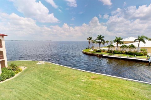 Condo in Punta Gorda, Florida, 2 bedrooms  № 688664 - photo 15